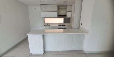 Apartamento con amplios espacios y muy buena ubicación