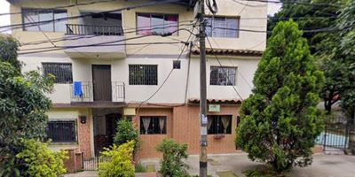 Agradable Apartaestudio ubicado en el sector de Belén los Alpes, en la calle 27, piso 1, tiene un área de 45 metros aproximadamente. El inmueble se compone de 1 alcoba, 1 closet, 1 baño cabinado, cocina integral mixta con red de gas y piso en cerámica. 
Los datos de los inmuebles promocionados en la página web están sujetos a cambio y verificación de disponibilidad.