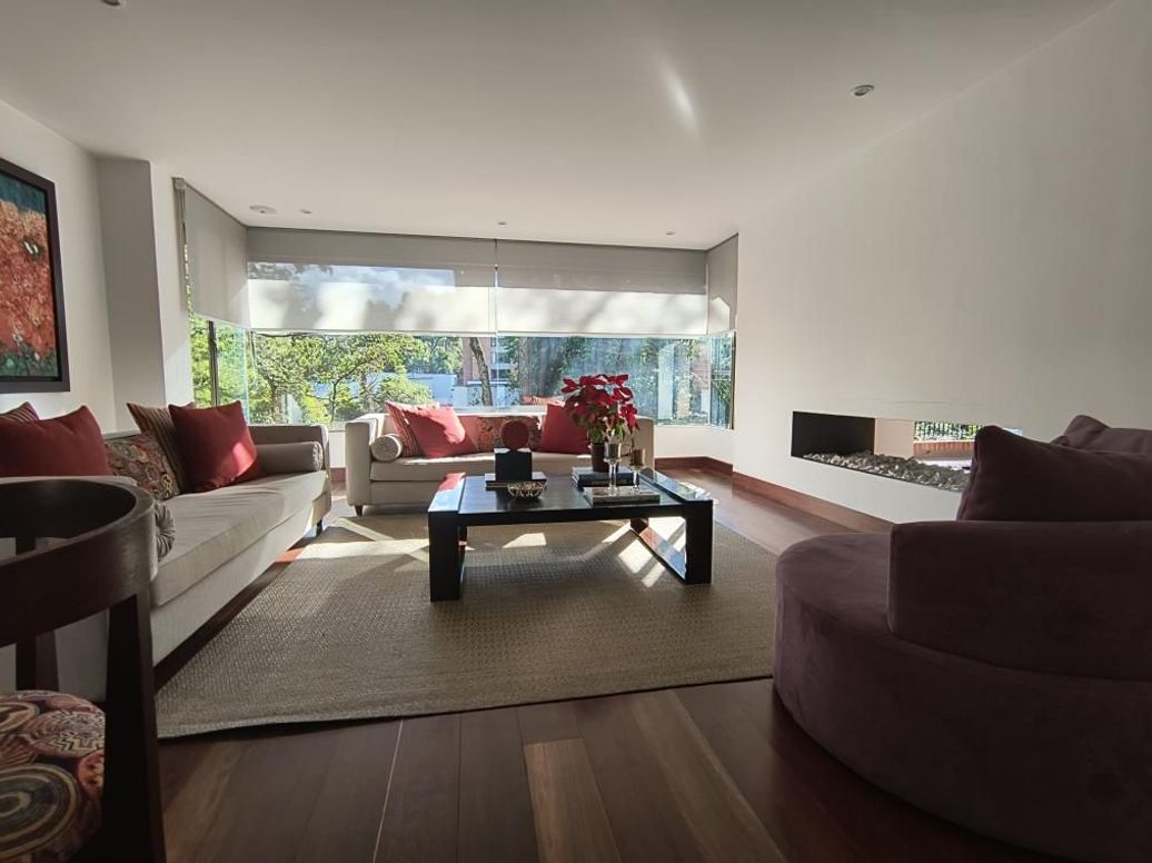Apartamento de 3 alcobas en venta en La Cabrera, Bogotá, 340 m² · foto 2 de 20