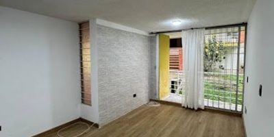 SE VENDE!! Hermoso apartamento ubicado en el conjunto residencial los Cerezos, sector la Macarena Dosquebradas, zona residencial y comercial cerca a centros comerciales como el único, supermercados como Makro, ara, D1, Mercamas, además cerca a colegios, y universidades, restaurantes y mall de comidas. el apartamento cuenta con 65mt2 distribuidos en 3 habitaciones con closet, sala comedor, cocina integral, zona de ropas, 2 baños, balcón; cuenta también con parqueadero para carro cubierto. CONTACTANOS!! 