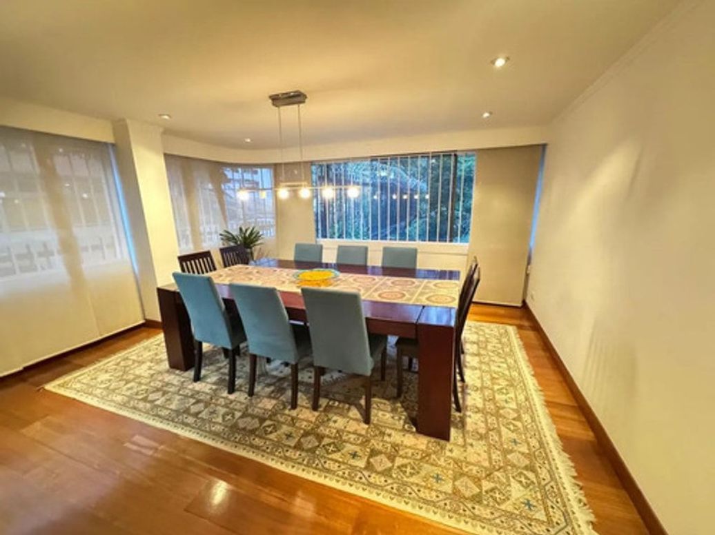 Apartamento de 3 alcobas en venta en El Refugio, Bogotá, 310 m² · foto 2 de 10