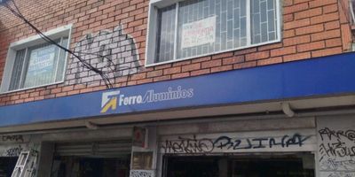 Arriendo local segundo piso área 120mtrs,  SIETE DE AGOSTO , con cocina, un baño, y un deposito,  zona comercial y bancaria, sobre la 68. 
.1 ..... Contacto y cita previa Robert Esparza 3222101918 ...... Jacqueline Martin 3118982171......Camilo Duran 3138866878... 1. Contáctenos también por WhatsApp,................ 2. Cita previa,........ 3. WWW.INMOBILIARIACARLOSDURAN.CO,............ 4. Instagram: inmobiliaria_carlosduran