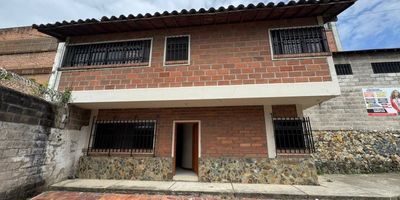 Apartamento en arriendo en Medellín, sector robledo Aures, cuenta con 2 habitaciones, sala comedor, cocina semi integral, red de gas, zona de ropas, pisos en cerámica, 80m2.