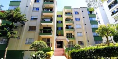 ¡Vive con comodidad, amplitud y seguridad en el exclusivo barrio Los Pinos de Bucaramanga! Se arrienda espectacular apartamento de 120 metros cuadrados en unidad residencial cerrada. Este inmueble es ideal para familias que buscan un entorno tranquilo, con excelentes comodidades y espacios funcionales, la propiedad cuenta con sala, comedor, balcón, cocina integral, zona de lavandería, cuarto del servicio con baño, baño social, estudio, 3 habitaciones con closet, la principal con baño privado. 2 parqueadero cubiertos sótano.  Disponible a partir del 23 de diciembre del 2025. Informes inmobiliaria Cañaveral Parque SAS