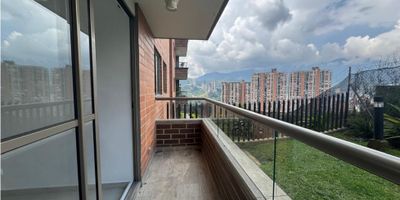 Apartamento en Renta o Venta, de 68 m² ubicado en Caminos de la Romería – Sabaneta. Cuenta con 3 habitaciones, 2 baños, cocina integral, zona de ropas, sala-comedor, con balcón, parqueadero.

La unidad ofrece portería 24h, ascensor, piscina, salón social – sauna, turco y gimnasio.

Excelente ubicación cerca de vías principales, transporte cercano y Centro Comercial Aves María.

¡Recuerda que te ayudamos en todo el proceso de tu crédito de vivienda! 
