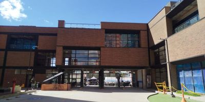 Arriendo apartamento para estrenar conjunto URBANIA BIO, dos alcobas, (opción otra), sala comedor, cocina tipo americana, chimenea, dos baños,  balcón, chapa digital, pisos en madera, los garajes son por sorteo, el conjunto cuuenta con entretenimiento de un club house donde encontrarás salones sociales, zona cool, zona fitness con salón de spining, salón de actividades, cinema, zona húmeda con piscina de adultos y niños, zona coworking, zona lounge, zona kids, playground, zona sport con cancha múltiple de medidas no reglamentarias, zona BBQ , zona pet,  buenas vías de acceso,cita previa: Jacqueline Martin 311 898 2171, Robert Esparza 322 2101918.