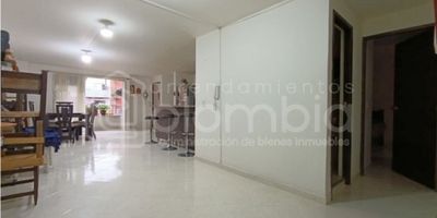 Apartamento en Venta en Barrio La Mina - Envigado, cuenta con área construida de 109m² aprox, Piso 2, sin ascensor, conformado por 3 habitaciones, 2 baños completos, balcón amplio, terraza, sala comedor, cocina integral abierta y zona de ropas independiente.

Estrato 3.
Predial Anual: $ 994.000

Ubicado cerca a zona urbana, cerca al Parque de San José, Iglesia San José, Institución Universitaria de Envigado, Cancha De La Fe, supermercados, tiendas de barrio y con fácil acceso a transporte publico.


Para más información, ¡Comunícate Ahora!

*NOTA ACLARATORIA: Puede haber diferencias en las áreas suministradas en esta publicación, al momento de la negociación se deben verificar por escrituras públicas debidamente registradas
