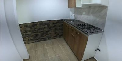 APARTAMENTO DE DOS HABITACIONES SIN CLOSET, SALACOMEDOR, COCINA SENCILLA CON ESTUFA, UN BAÑO, PISOS EN CERÁMICA, GAS NATURAL, ZONA DE ROPAS CON LAVADERO  INDEPENDIENTE.
