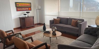 APTO AMOBLADO MODERNO,  ARRENDAMOS EN SANTA ANA OCCIDENTAL LUMINOSO CON VISUAL A LOS CERROS ORIENTALES.
ÁREA 170M2  TRES ALCOBAS PPAL CON VESTIER Y BAÑO OTRAS DOS ALCOBAS COMPARTEN BAÑO, ESTAR DE ALCOBAS, BAÑO SOCIAL, AMPLIA ZONA SOCIAL CON SALIDA A BALCÓN , COMEDOR CON SALIDA A BALCÓN, COCINA INDEPENDIENTE CON COMEDOR AUXILIAR, ZONA DE LAVANDERÍA CON TORRE DE LAVADORA Y SECADORA, CUARTO DE BAÑO DE SERVICIO, DOS PARQUEADEROS Y DEPOSITO.
CONJUNTO CON ZONA PARA NIÑOS, SALÓN COMUNAL, CANCHA DE SQUASH, GIMNASIO Y ZONA HÚMEDA. EL VALOR DE ARRIENDO INCLUYE ADMON