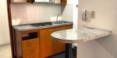 ¡AHORRAR TIEMPO NO ES SOLO UN SUEÑO! MODERNO APARTAESTUDIO EN VENTA, EN EL CORAZÓN DE CHAPINERO ALTO JUNTO A LA UNIVERSIDAD JAVERIANA, UN ESPACIO IDEAL PARA ESTUDIANTES, PROFESIONALES E INVERSIONISTAS, GENERA RENTA MENSUAL DE $1.100.000. INTELIGENTEMENTE DISTRIBUIDOS, CUENTA CON 1 HABITACIÓN, 1 BAÑO, COCINA FUNCIONAL Y TODO LO QUE NECESITAS PARA DISFRUTAR COMODIDAD Y ESTILO EN UN ENTORNO URBANO Y SEGURO, ÁREA SOCIAL Y ZONA DE ROPAS, CERCA DE LA JAVERIANA, CAFÉS, TRANSPORTE Y EXCELENTES VÍAS DE ACCESO COMO CRA7 Y CLL45. EDIFICIO CON VIGILANCIA 24/7. AMBOS PUEDEN TENER GARAJE PAGANDO $165.000 AL MES POR UN CARRO Y $95.000 AL MES POR UNA MOTO. TU PRÓXIMA HISTORIA EMPIEZA AQUÍ. ADRIANA BLANCO INMOBILIARIA. ¡AGENDA TU VISITA Y ASEGURA UNA INVERSIÓN RENTABLE Y SEGURA!