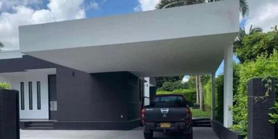 COD 966FR6643 Atención inversionistas y familias que buscan lo mejor de Cerritos! ?✨

Acaba de salir una oportunidad exclusiva en uno de los sectores más apetecidos y de mayor proyección de Pereira.

Antes: $1.500 millones
Ahora: $1.300 millones ?
(Una reducción que no se ve todos los días en Cerritos)

Esta espectacular casa campestre ofrece amplitud, comodidad y zonas perfectas para disfrutar:

✔️ 4 habitaciones amplias
✔️ 4 baños
✔️ Sala – comedor integrados
✔️ Estudio ideal para trabajar desde casa
✔️ Cocina funcional y luminosa
✔️ Zona de ropas independiente
✔️ Parqueadero para 6 vehículos
✔️ Cancha de microfútbol para disfrutar en familia

Un inmueble con características únicas, perfecto para quienes buscan espacio, tranquilidad y valorización garantizada.

No dejes pasar esta oportunidad; propiedades así no duran mucho.
¿Quieres conocerla? Te acompaño en todo el proceso. ✨?
