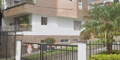 DISFRUTA  DE UNA HERMOSA CASA UBICADA EN EL MUNICIPIO DE LA ESTRELLA  URBANIZACION  ALABAMA, CONSTA DE 3 ALCOBAS, 4 CLOSETS, 3 BAÑOS, COCINA INTEGRAL, BALCONES, CALENTADOR ,1 GARAJE, UNA  AREA DE 180 MTS, 1 ESTUDIO, GIMNACIO, JUEGOS PARA NIÑOS, PISO EN CERAMICA.