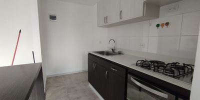 ¡Tu Nuevo Hogar te Espera en un Sector Privilegiado! Apartamento de 2 Habitaciones y Amenidades Completas.

Excelente sector cerca a Mall Suramérica. 2 alcobas (2 closet), 2 baños, sala comedor, cocina integral, zona ropas, parqueadero y cuarto util.

Unidad cerrada con Piscina, Gimnasio, Cancha, Zona Mascotas, Sendero, Salón Social y Portería 24 horas. Buenas rutas de transporte.

Comunicate ya!!!