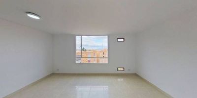 Apartamento en venta de 41m2, con vista interior, ubicado en un 6to piso (Torre 2 Apto 604), acceso por escaleras, parqueadero comunal. Consta de 2 habitaciones, 1 baño, sala comedor, cocina semi integral y zona de lavandería. Tiene piso cerámico en todas sus zonas. El conjunto cuenta con salón social, parque infantil, zonas verdes y vigilancia privada las 24 horas. Cerca a centro comercial Mi Plaza; cerca a almacenes de cadena Olímpica, Ara y D1; cerca a colegio Colegio Bilingüe de Soacha Rosalía Vidal de Rico; cerca a universidad Cundinamarca; Vías de acceso por la Av. San Marón y Carrera 10.
 h_property_nid_ref:  41451183211
 h_property_uuid_detail:  7baf349e-c218-4202-9752-b1236684418d
 ubicacion: Soacha,Hogares 
 Inmueble ofertado por nuestro aliado HABI.