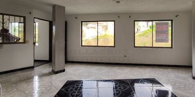 Te ofrecemos este agradable y cómodo apartamento en el sector Robledo.  El inmueble posee un área de 65 mts² aproximados y está diseñado para tu tranquilidad. Cuenta con sala comedor, tres alcobas y dos clósets. La cocina es integral e incluye red de gas. Además, dispone de dos baños cabinados, un patio, y el piso es en cerámica.