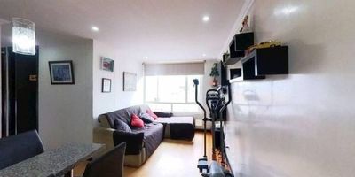 Apartamento en venta de 44 m2, con vista interior, ubicado en un 14avo piso (Torre 6 Apto 1402), acceso por escaleras y ascensor. Consta de 3 habitaciones, 1 baño, sala comedor, cocina integral y zona de lavandería. Tiene piso laminado en zona social, cocina y habitaciones, piso cerámico en baño. El conjunto cuenta con zonas verde, zonas infantiles, salón comunal, gimnasio, zona BBQ, cancha mini fútbol y vigilancia privada las 24 horas. Cerca a centro comercial Plaza Imperial; cerca a almacenes de cadena Éxito, tiendas D1; cerca a colegio Nicolás Buenaventura - Sede A, Colegio El Salitre Suba - Sede B; cerca a universidad Del Tolima IDEAD - CAT Suba, CUN - Corporación Unificada Nacional de Educación Superior; cerca a paraderos del SITP; Vías de acceso por la carrera 102.
 h_property_nid_ref:  38573939721
 h_property_uuid_detail:  3f1f76a0-daa8-482a-b3ee-2085f0565cee
 ubicacion: Bogotá,Pinar
 Inmueble ofertado por nuestro aliado HABI.