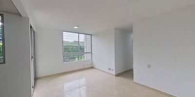 Apartamento en venta de 60m2, con vista interior, ubicado en un 1er piso (Torre 1 Apto 103), acceso por ascensor, parqueadero comunal. Consta de 3 habitaciones, 2 baños, sala comedor, cocina integral y zona de lavandería. Tiene piso cerámico en todas sus zonas. El conjunto cuenta con salón comunal, parque infantil, piscina, zonas verdes y vigilancia privada las 24 horas. Cerca a centro comercial Yumbo Unico Valle Del Cauca; cerca a almacenes de cadena Tienda D1, Tienda Ara, Éxito; cerca a colegio Institución Educativa Mayor de Yumbo, Sede Central; cerca a paraderos de transporte público; Vías de acceso por la Calle 10 y Calle 9.
 h_property_nid_ref:  33468772188
 h_property_uuid_detail:  9813e25b-aada-4617-bdcc-6ad85c163e7e
 ubicacion: Yumbo,Ciudad Guabinas
 Inmueble ofertado por nuestro aliado HABI.