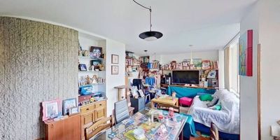 Apartamento en venta de 67 m2, con vista exterior, ubicado en un 6to piso (Torre 3 Apto 650), acceso por ascensor. Consta de 3 habitaciones, 2 baños, sala comedor, cocina integral y zona de lavandería. Tiene piso  laminado en habitaciones cerámico en zona social, baños y cocina. El conjunto cuenta con salón social, parque infantil, zona verde, piscina  y vigilancia privada las 24 horas. Cerca a centro comercial Platino Plaza; cerca a almacenes de cadena D1 ; cerca a colegio  I.E. Marceliana Saldarriaga,  I.E. Célestin Freinet Itagüí, María Reina ; Vías de acceso por la Calle 70.
 h_property_nid_ref:  34235222648
 h_property_uuid_detail:  7b91401f-e3e8-44dd-8dc8-c5498ded70b4
 ubicacion: Medellín,Santa Maria 1
 Inmueble ofertado por nuestro aliado HABI.