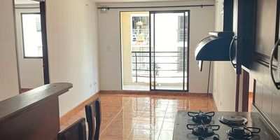 Apartamento en Venta en unidad cerrada en Pinares cerca a supermercados de cadena, centros comerciales, rutas de transporte publico y servicios complementarios, con pisos en Ceramica. Cuenta con tres habitaciones y tres baños, salacomedor, estufa y calentador a gas, cocina integral mesón en granito, zona de ropas. La unidad cuenta con salón comunal, parques infantiles, un parqueadero cubierto y planta eléctrica. Además con circuito cerrado de tv y vigilancia las 24 Horas. Inmuebles sujetos a verificación de disponibilidad