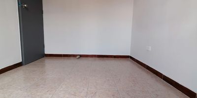 
Arriendo Aparta estudio sector chinguin cuenta con 2 alcobas, 1 closet, 1 baño, sala comedor, cocina semi-integral, pipeta, zona de ropas, piso ceramica, estrato 2, área 38 metros. Código 23252 Reserva tu cita te esperamos
