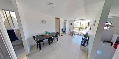 Apartamento en venta de 50m2, con vista interior, ubicado en un 3er piso (Torre 11 Apto 341), acceso por escaleras, parqueadero comunal. Consta de 2 habitaciones, 1 baño, sala comedor, cocina integral y zona de lavandería. Tiene piso cerámico en todas sus zonas. El Conjunto cuenta con vigilancia privada las 24 horas. Cerca a centro comercial Mi Plaza Los Robles; cerca a almacenes de cadena como Olimpica e Isimo;  cerca a Paraderos del Transmetro; Vías de acceso por la carrera 11 y calle 76A.
 h_property_nid_ref:  47902558788
 h_property_uuid_detail:  10c59a92-b05e-4e8b-9fc1-c4c7e2dd37fd
 ubicacion: Soledad,Ciudad del Parque
 Inmueble ofertado por nuestro aliado HABI.