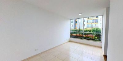 Apartamento en venta de 50m2, con vista exterior, ubicado en un 1er piso (Torre F Apto 104), acceso por escaleras. Consta de 3 habitaciones, 2 baños, sala comedor, cocina integral y zona de lavandería. Tiene piso cerámico en todas sus zonas. El conjunto cuenta con zonas verdes, zona para niños y vigilancia privada las 24 horas. Cerca a centro comercial Caney Plaza y Jardín Plaza; cerca a almacenes de cadena Éxito, Mkro, D1 y Ara; cerca a colegio Liceo Anglo del Valle y Senderos de Lili; cerca a Universidad del Valle; cerca a paradas del MIO estación de Universidades; Vías de acceso por la Calle 50 y Carrera 83F.
 h_property_nid_ref:  45810268071
 h_property_uuid_detail:  de3a560f-1905-43d7-ac5a-0e58dca1a66b
 ubicacion: Cali,Ciudadela confandi
 Inmueble ofertado por nuestro aliado HABI.