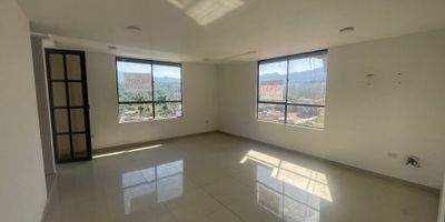 Se vende Hermoso apartamento en Villeta, ubicado en un 4° piso con escaleras, ideal para quienes buscan una vista privilegiada y un espacio lleno de gran iluminación natural. Situado en una zona tranquila y de alta demanda, este inmueble ofrece comodidad, amplitud y un entorno perfecto para disfrutar del clima cálido de la región.

Características del apartamento
Área de 113 m²
3 habitaciones amplias
2 baños
Balcón con hermosa vista exterior
Parqueadero propio
Estrato 3

Zonas comunes
Piscinas comunales
Cancha múltiple
Conjunto residencial tranquilo y familiar

Costos
Administración: $155.000

Precio y negociación
Precio: $320.000.000
Se reciben carros de menor valor como parte de pago
Este apartamento es una excelente oportunidad para vivir, descansar o invertir en Villeta, combinando una ubicación atractiva, comodidad y beneficios adicionales para la negociación.