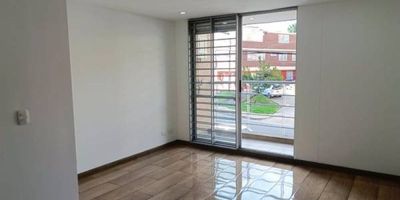 Apartamento en venta de 44m2, con vista interior, ubicado en un 2do piso (Torre 1 Apto 205), acceso por ascensor y escaleras, parqueadero comunal. Consta de 1 habitación, 1 baño, sala comedor, cocina integral y zona de lavandería. Tiene piso cerámico en todas sus zonas. El edificio cuenta con salón social y vigilancia privada las 24 horas. Cerca a almacenes de cadena D1; cerca a colegio I.E.D República de Ecuador ; cerca a estación de Transmilenio Policarpa; Vías de acceso por la Calle 6 Sur y Carrera 3.
 h_property_nid_ref:  7415461726
 h_property_uuid_detail:  7e4d0fb3-20f4-455e-bff1-5a36da95b8fb
 ubicacion: Bogotá,Las Brisas 
 Inmueble ofertado por nuestro aliado HABI.