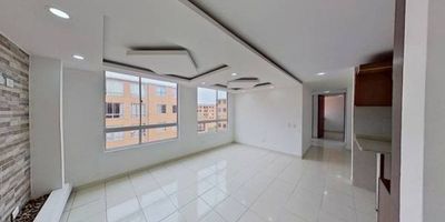 Apartamento en venta de 68m2, con vista interior, ubicado en un 5to piso (Torre 13 Apto 503), acceso por escaleras. Consta de 3 habitaciones, 2 baños, sala comedor, hall de estudio, cocina integral y zona de lavandería. Tiene piso cerámico en todas sus zonas. El conjunto cuenta con zonas verdes, zona para niños, salón comunal, cancha de micro fútbol, parqueadero comunal y vigilancia privada las 24 horas. Cerca a centros comerciales Casablanca y Hacienda Casablanca; cerca a almacenes de cadena como Dollarcity, D1 y Ara; cerca a colegios Tomás Moro y Liceo Campestre El Nogal; Vías de acceso por la Calle 21 y Carrera 1 Este.
 h_property_nid_ref:  12239668602
 h_property_uuid_detail:  8cc081d0-0f83-4b22-b507-de1e5537a45a
 ubicacion: Madrid,San Pedro
 Inmueble ofertado por nuestro aliado HABI.