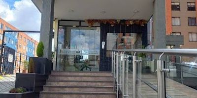 Espectacular apartamento en Villa Alsacia, ubicado en vía de acceso 13 y la Boyacá a dos cuadras del C.C. el Edén y Multiplaza, en el sector puede encontrarla clínica la Paz, restaurantes y entidades bancarias. El Apartamento cuenta con una gran distribución e iluminación, cocina, sala comedor-amplia, hall de alcobas, grandes ventanales y 3 habitaciones con closet. Cualquier información adicional contáctenos al correo electrónico lorena.betancur@inmobiliariabogota.com El equipo de Inmobiliaria Bogotá está comprometido a brindar una experiencia de vida excepcional para nuestros clientes desde el momento en que se unen a nuestra comunidad.