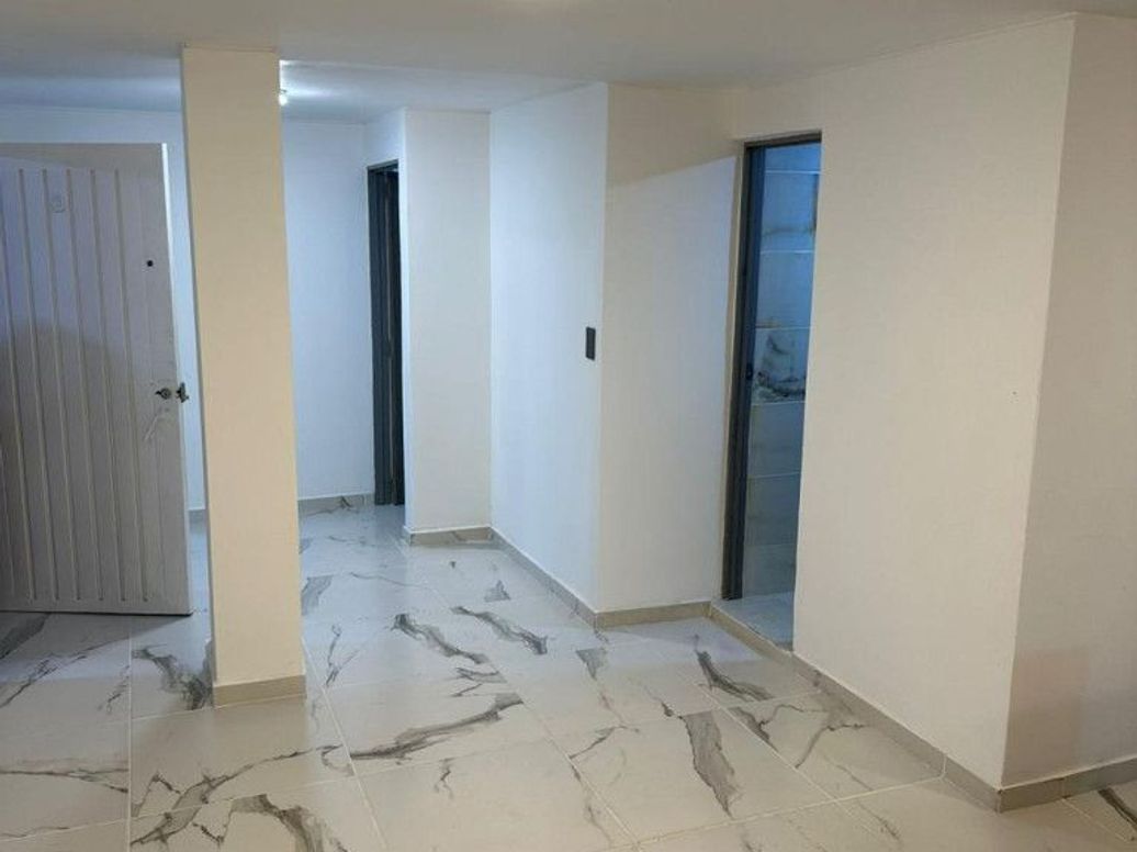 Apartamento en venta en Granada Norte, Bogotá · foto 2 de 16