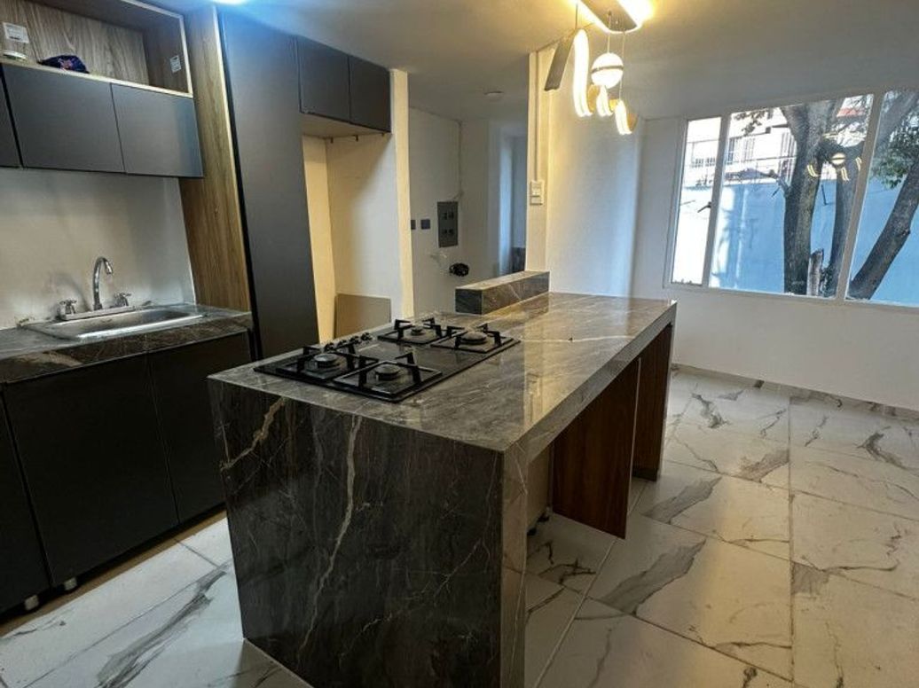 Apartamento en venta en Granada Norte, Bogotá · foto 5 de 16