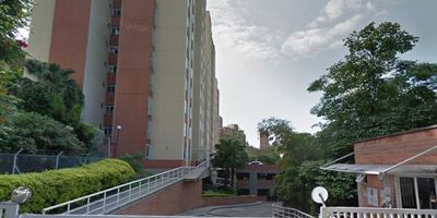 POBLADO, apartamento,3´700.000, libre de administración, sala, comedor, 3 alcobas, 2 closet, 1 vestier, cocina integral, red de gas, zona de ropa, calentador a gas, garaje, cuarto util, 2 baños cabinados, piso en ceramica, ascensor, salon social, piscina, porteria 24/7, estrato 5, area 72m2, piso 6.