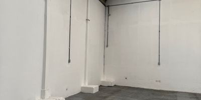 LOCAL COMERCIAL, EXCELENTE UBICACION, ZONA REPUESTOS CARROS