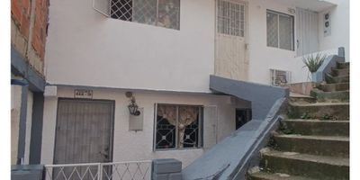 ? APARTAMENTO EN VENTA – ALTOS DE CARACOLÍ
Valor: $160.000.000

Te presentamos este acogedor apartamento ubicado en un primer piso, ideal para familias que buscan comodidad y buena ubicación.

Características del inmueble:
✔️ 4 habitaciones
✔️ 2 baños
✔️ Sala – comedor
✔️ Cocina
✔️ Patio de ropas
✔️ Excelente iluminación y distribución
✔️ Ubicación estratégica en Altos de Caracolí

Es una gran oportunidad de inversión o vivienda propia.
Para más información o agendar una visita, contáctame.
