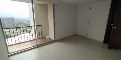 Apartamento en arriendo de 68 m ubicado en el sector de Robledo, Medellin. Este acogedor espacio ofrece ambientes comodos y luminosos, distribuidos en 3 habitaciones con closet, 2 banos, sala-comedor, balcon, cocina semi integral con red de gas, calentador, zona de ropas, cuarto util y ascensor.

La unidad residencial cuenta con amplias zonas verdes, piscina, parque infantil  y porteria 24 horas, brindando tranquilidad y seguridad.

Su ubicacion estrategica te conecta facilmente con el Exito de Robledo, la Unidad Deportiva de Robledo, el Colegio Mayor de Antioquia, Mixy Mall Los Colores, ademas de vias principales, transporte publico y rutas integradas. Una excelente opcion para vivir con comodidad y accesibilidad.