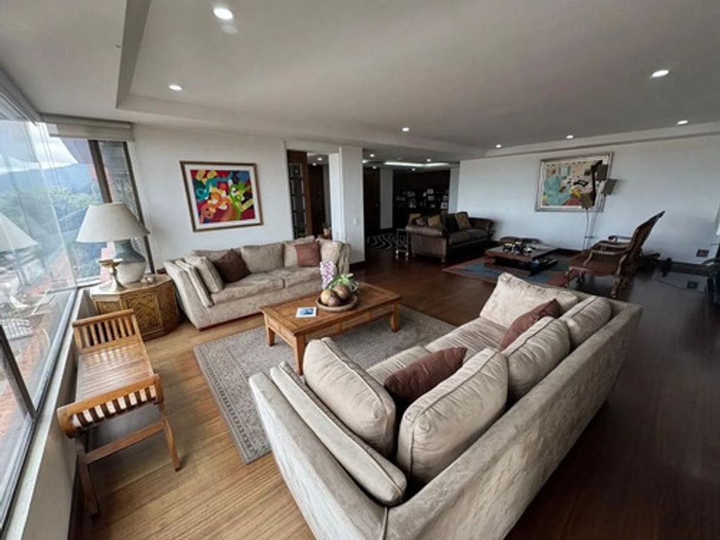 Apartamento de 5 alcobas en venta en Chico, Bogotá, 350 m² · foto 5 de 12