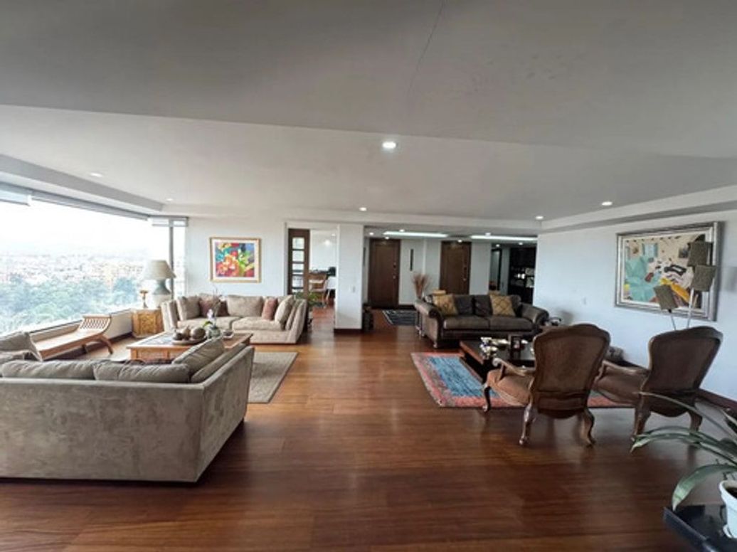 Apartamento de 5 alcobas en venta en Chico, Bogotá, 350 m² · foto 2 de 12