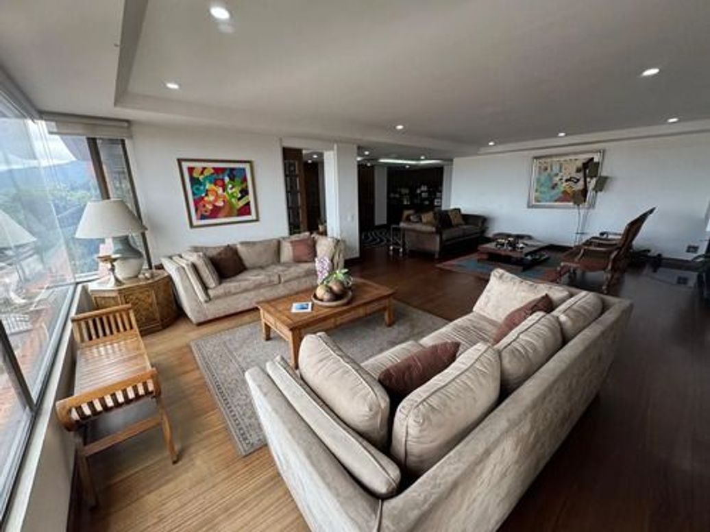 Apartamento de 5 alcobas en arriendo en Chico, Bogotá, 350 m² · foto 5 de 12
