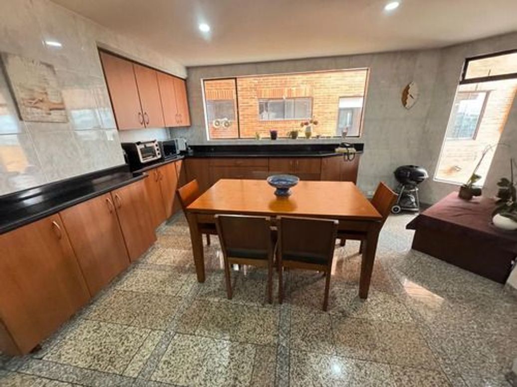 Apartamento de 5 alcobas en arriendo en Chico, Bogotá, 350 m² · foto 10 de 12