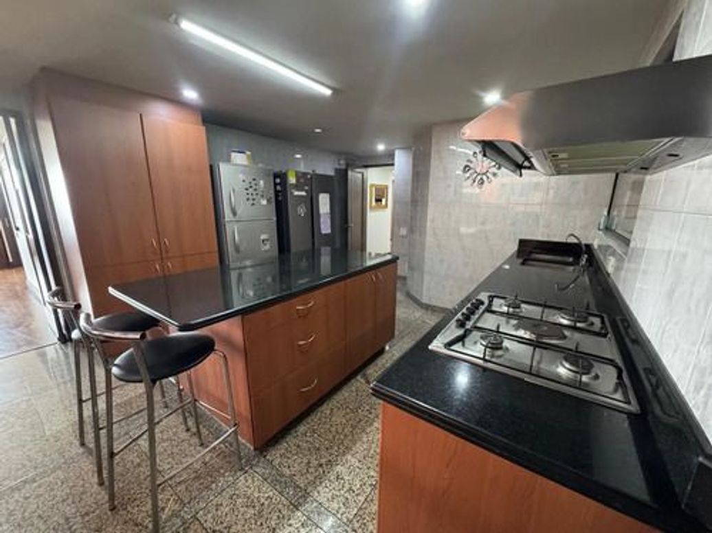 Apartamento de 5 alcobas en arriendo en Chico, Bogotá, 350 m² · foto 11 de 12