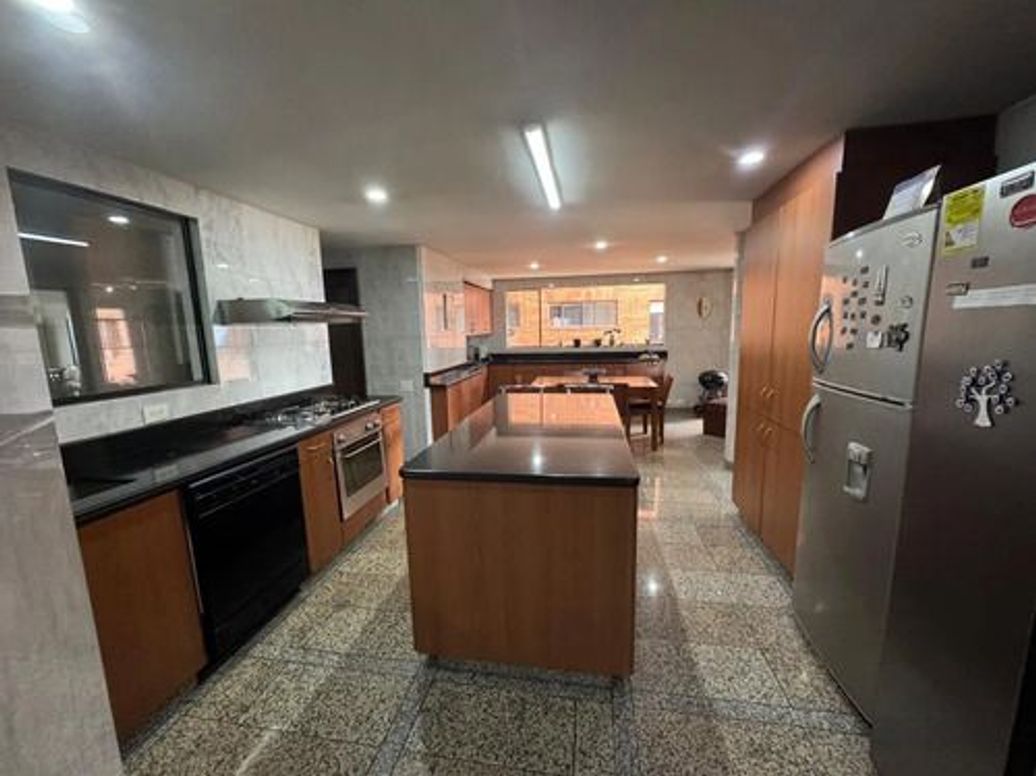 Apartamento de 5 alcobas en arriendo en Chico, Bogotá, 350 m² · foto 12 de 12