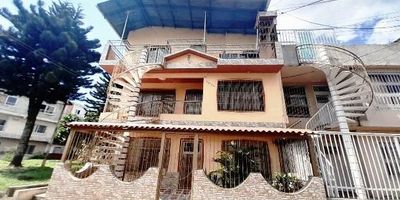 EXCELENTE APARTAESTUDIO 50 M2, SALA COMEDOR, UNA HABITACION CON CLOSET, UN BAÑO, COCINA INTEGRAL, ZONA DE OFICIOS, PARQUEADERO PARA UNA MOTO, SERVICIOS PARA UNA PERSONA SOLA $ 150.000 NO INCLUYE CONSUMO DE GAS, SERCA A ZONA COMERCIAL,  BOMBAS DE GASOLINA, CANCHAS DEPORTIVAS, RESTAURANTES, VALOR CANON $ 650.000 INFO 3150001940- 6024056884 www.clinmobiliaria.com