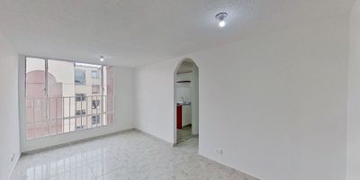 Apartamento remodelado, libre de gravamen y con financiación disponible en todos los bancos.
Te presentamos este apartamento de 47 m², ubicado en un quinto piso con vista interior y acceso por escaleras. Consta de tres habitaciones, un baño, sala-comedor, cocina integral y zona de lavandería. Todos sus espacios tienen piso cerámico, ofreciendo durabilidad, fácil mantenimiento y un estilo práctico.

El conjunto residencial proporciona espacios pensados para la calidad de vida: zona social, salón comunal, zona verde y vigilancia privada 24 horas, asegurando confort y tranquilidad.

Su ubicación ofrece gran conveniencia: cerca del centro comercial Plaza Imperial, tiendas y supermercados de barrio, del colegio Compartir Suba (Sede B) y de paraderos del SITP. Además, cuenta con vías de acceso por la Carrera 115 y la Calle 148, lo que facilita la movilidad cotidiana.

Una excelente opción para quienes buscan un apartamento funcional, seguro y bien ubicado, listo para habitar. Contáctanos y te ayudamos con la financiación.

H2
