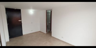 Déjate conquistar por este apartamento donde cada espacio está pensado para vivir cómodo, práctico y con toda la tranquilidad de un conjunto cerrado. Bien iluminado, con distribución funcional y en una ubicación ideal dentro de Parque Campestre.

Descripción del inmueble
Un hogar de 48 m² que ofrece 3 habitaciones, 2 baños, zona de lavado, buena iluminación natural y un ambiente acogedor en cada rincón. Ideal para familias que buscan comodidad y un conjunto con excelentes zonas comunes.

Características del inmueble
48m² // 3 habitaciones // 2 baños

Características del conjunto
Parqueadero visitante
Portería
Salón comunal
Zona de niños
Zona verde
Conjunto cerrado
