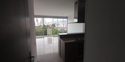 ? arriendo apartamento amplio y moderno
cuenta con 3 habitaciones con clóset, la principal con vestier y baño privado. disfruta de una sala-comedor luminosa, sala de tv, balcón amplio en la sala y balcón privado en la habitación principal.
cocina integral con doble mesón, zona de ropas independiente con lavadero y calentador.

? ¿quieres más info o agendar visita? escríbeme.