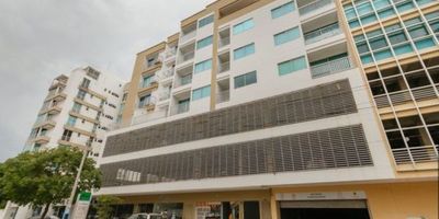 ¡Disponible para arriendo moderno apartamento amoblado!

Disfruta de un espacio único, con excelentes acabados y una ubicación privilegiada sobre la Av. del Ferrocarril, en plena zona central de la ciudad. A pocos metros encontrarás el centro comercial Ocean Mall, el supermercado Makro y múltiples opciones de transporte público.

El apartamento cuenta con:
Sala con balcón
Cocina equipada
Zona de labores
1 alcoba con walk-in closet
1 baño
Mobiliario completo tal como se aprecia en las fotos
Equipamiento adicional de cocina y lencería

En el séptimo piso podrás disfrutar de las zonas comunes, ideales para tu bienestar:
Jacuzzi
Gimnasio
Salón social
Terraza común
Terraza descubierta

El valor del arriendo incluye cuota de administración a la fecha