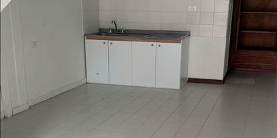 LA FONTANA tiene disponible en arrendamiento loca comercial con bodega con cocineta, baño y closet, ubicado en una excelente zona, con un área de 35M².

Código inmo: 3446 Manizales, Caldas 
