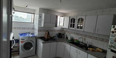 Descubre este exclusivo apartamento en venta ubicado en un prestigiosa vista estrato 5. Con cuatro habitacion amplia y luminosa, tre baño elegante y funcional, y dos parqueadero para tu comodidad. Con un area de undefined, este inmueble fue construido con materiales de alta calidad y acabados de lujo. Los interiores cuentan con detalles modernos y sofisticados que crean un ambiente acogedor y elegante. La ubicacion es inmejorable, en un conjunto/edificio que ofrece seguridad, tranquilidad y comodidades para disfrutar al maximo. No pierdas la oportunidad de vivir en este exclusivo espacio.