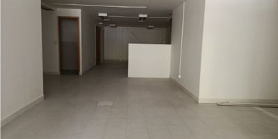 Local – Bodega u Oficina en Venta – Laureles

Se vende amplio local ideal para bodega u oficina en el sector de Laureles, con un área total de 170 m² distribuidos en:


 
 Salón abierto que ocupa el 60% del área
 
 
 2 baños
 
 
 Cocineta
 
 
 2 cuartos pequeños
 
 
 Piso en cerámica
 


? Excelente ubicación, cerca a todo: centros comerciales, supermercados, tiendas y con fácil acceso a transporte público, rutas de buses y alimentadores del metro.

? Informes: 324 351 8103

 

 
